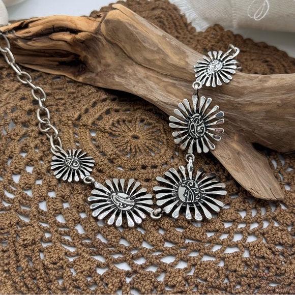 Lucky Brand Silver Gold Tone Sunflower Necklace-See Live - Picture 5 of 6